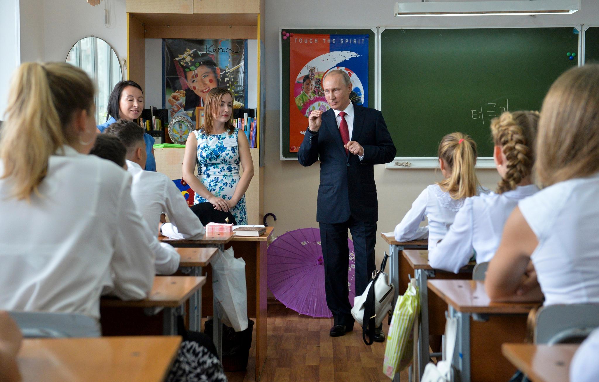 President Vladimir Putin under et besøk på en skole i Vladivostok i september 2016.