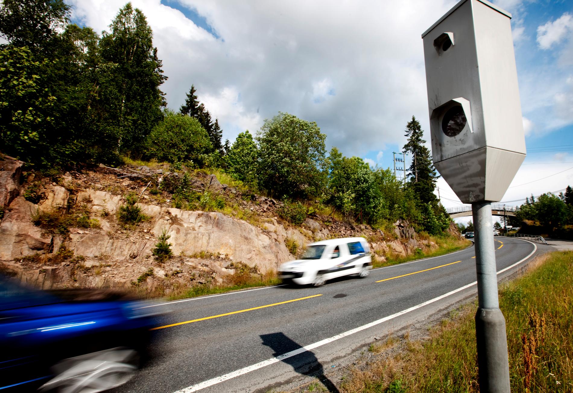 Foreløpige tall viser at norske bilister måtte ut med 361 millioner kroner for bøter fra fotobokser i 2023. 