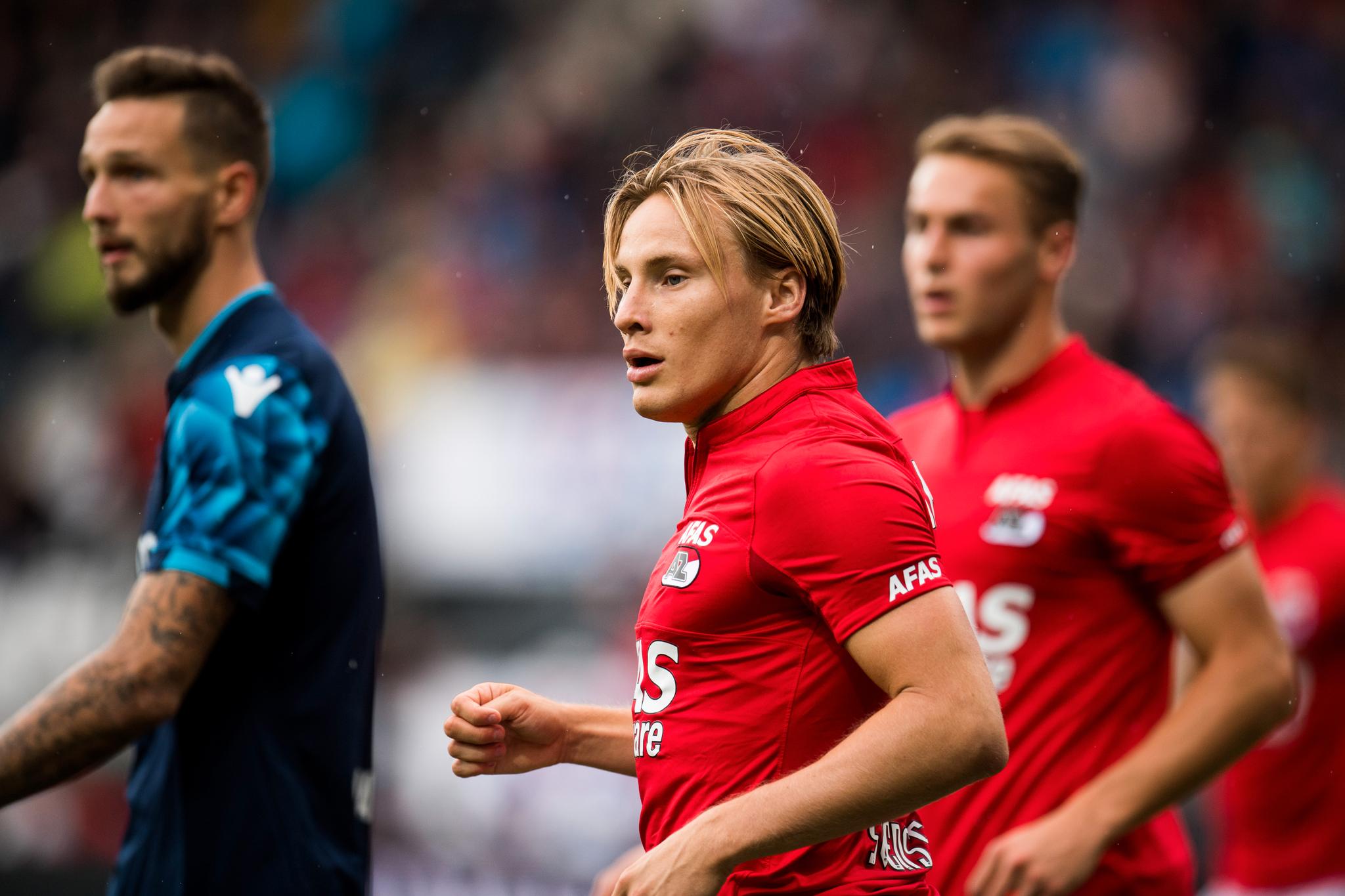 FAST HØYREBACK: Jonas Svensson i aksjon for AZ mot Vitesse Arnhem.