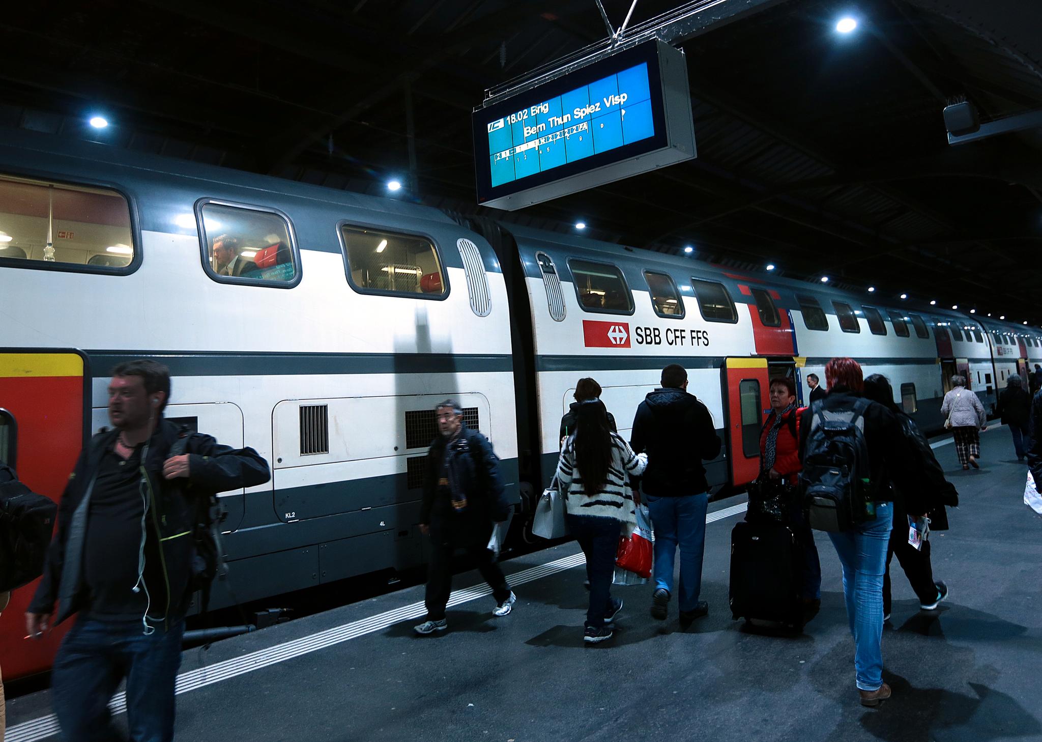 På jernbanestasjonen i Zürich kryr det med dobbeltdekkere. Ifølge sveitsiske jernbanemyndigheter er de svært populære.