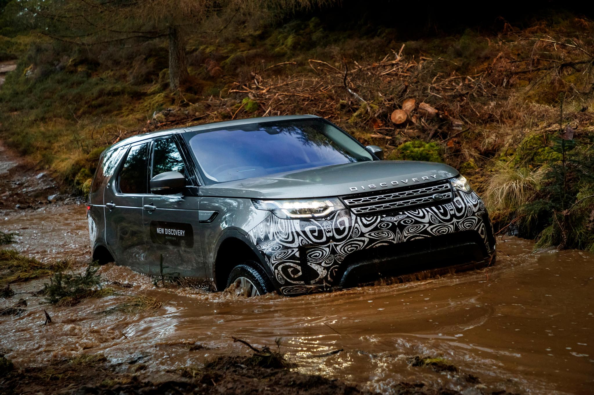 TERRENGBIL: Land Rover Discovery skal ha svært gode terrengegenskaper.