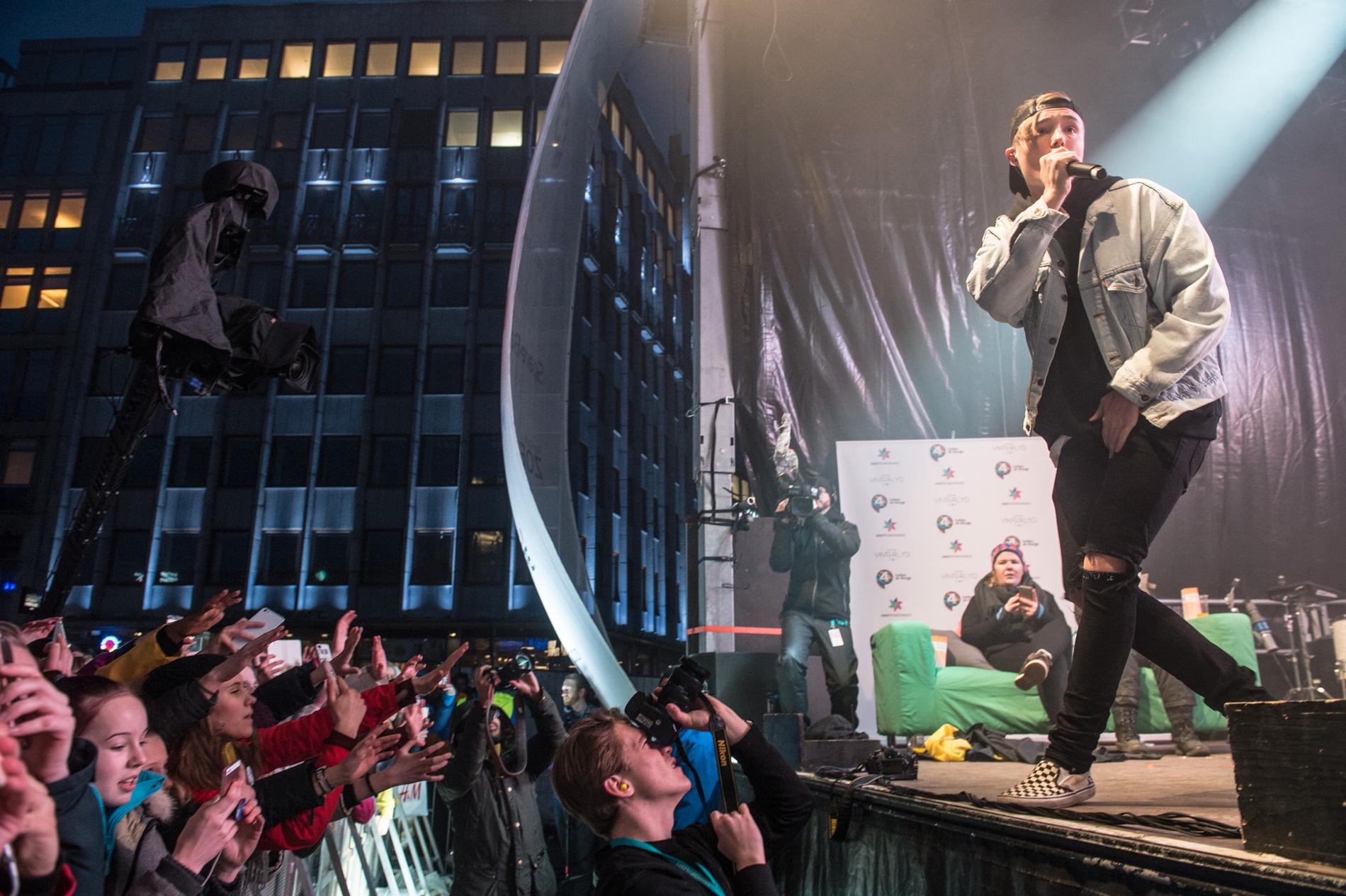 Fra fjorårets Vinterlyd i Stavanger sentrum. Her er det den finske superstjerna Isaac Elliot som står på scenen. 