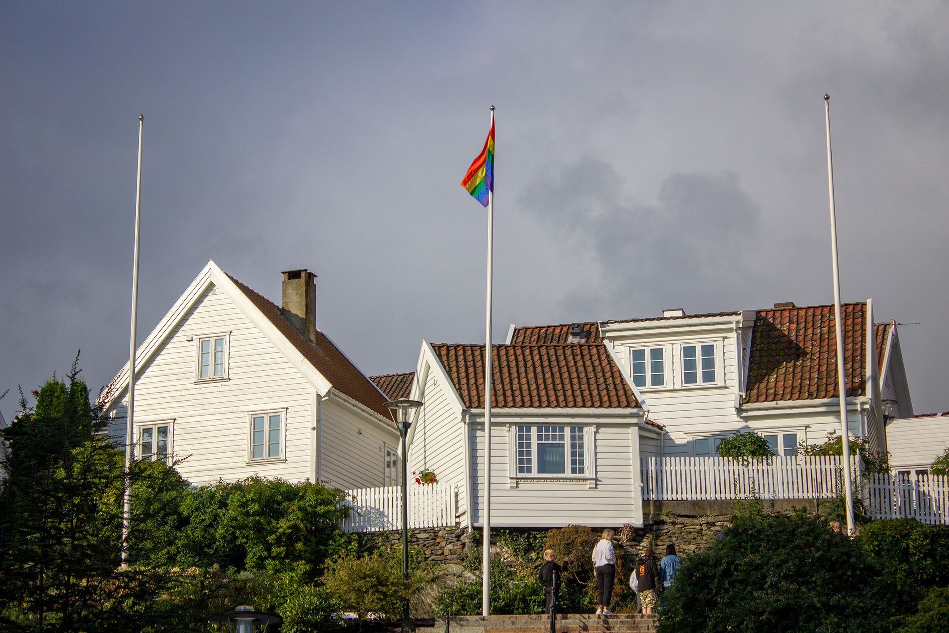Regnbueflagget er det viktigste symbolet for den moderne homobevegelsen og står for mangfold og inkludering.  