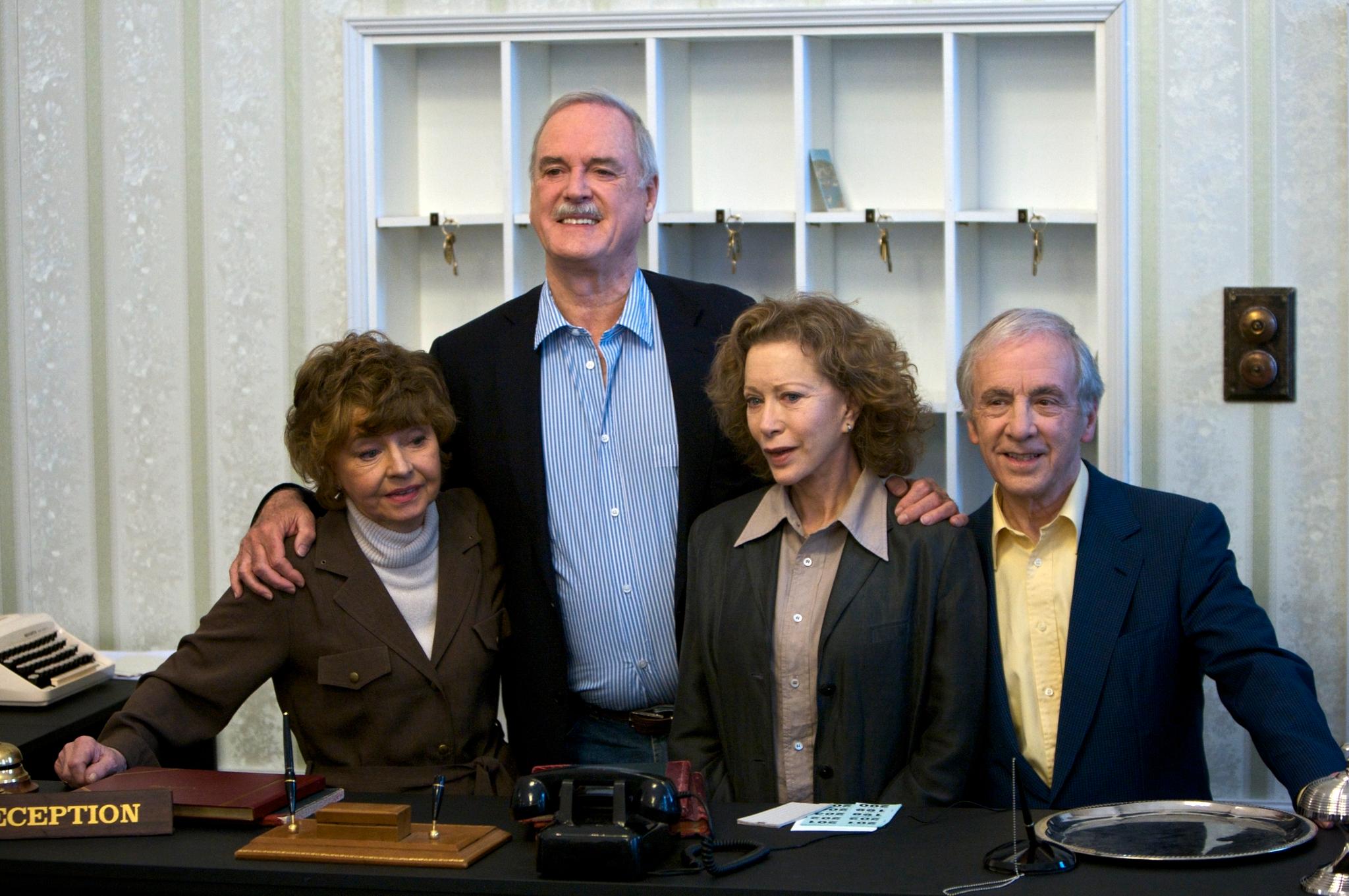 Skuespilleren Prunella Scales er død