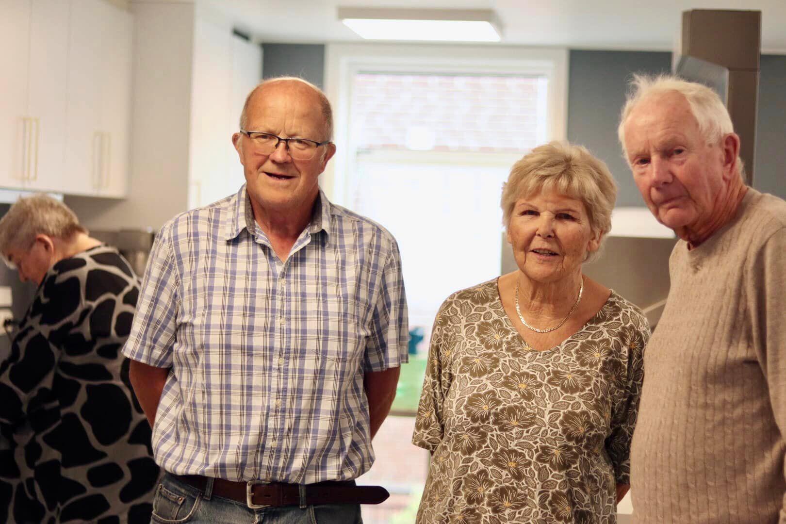 Dag Raustein, Marit Valen Lund og Ludvig Selvig deltok på generasjonstreff i formiddag. 