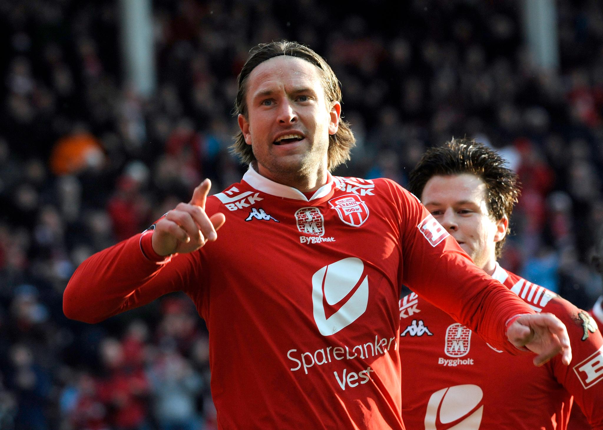 Tidligere Brann-spiller Thorstein Helstad er kritisk til at klubben valgte å fortsette med Lars Arne Nilsen som trener. Her avbildet under en eliteseriekamp i 2008.