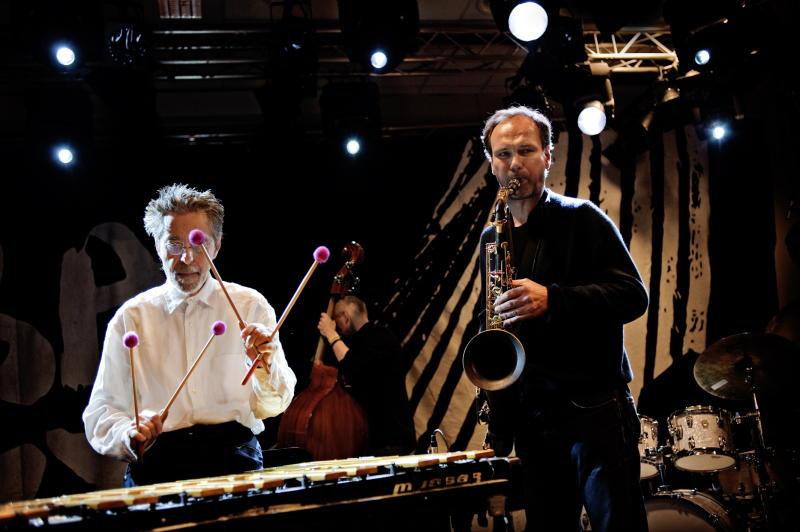 GAMLE VENNER: I 2010 ble saksofonist Bendik Hofseth og vibrafonist Mike Mainieri gjenforent under Vossajazz. I kveld spiller Hofseth musikken fra platen «IX» på Nattjazz. 