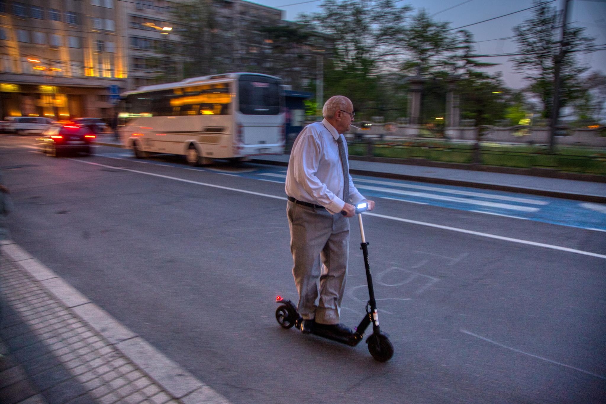 Elektriske sparkesykler finner du nå over alt. Også i Beograd.