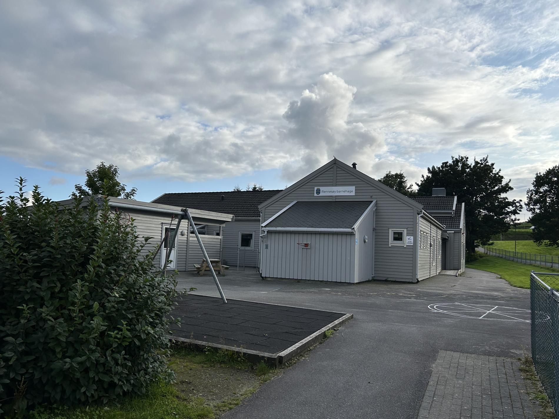 Fasaden til Rennesøy barnehage.