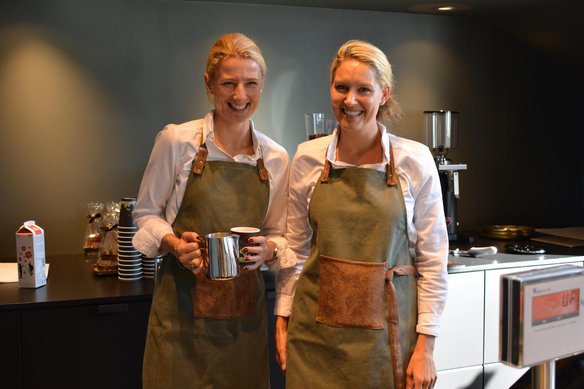 Siv Helen Østerhus og Merete Brathetland har lekt med tanken om å åpne en spesialbutikk for te og kaffe i mange år. Denne fredagen ble drømmen virkelighet.