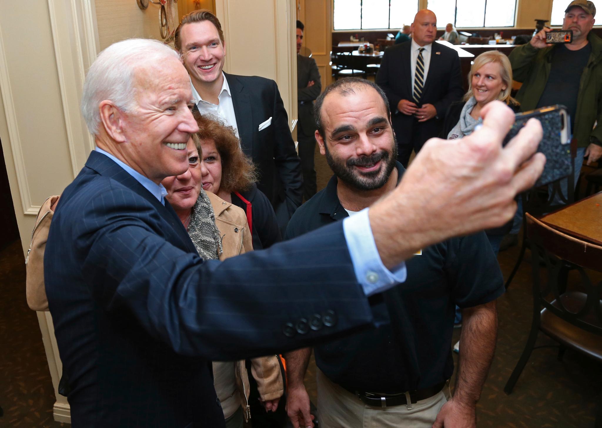 Joe Biden har begynt å røre på seg de siste ukene. Han sier selv at han seriøst vurderer å kaste seg inn i valgkampen.