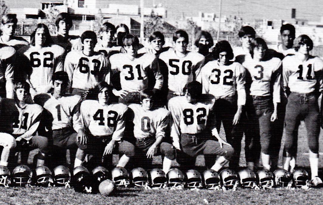 Robert Harward ble kalt Bobby på videregående. Her er han i trøye nummer 50 på Teheran-skolens lag i amerikansk fotball i 1973.