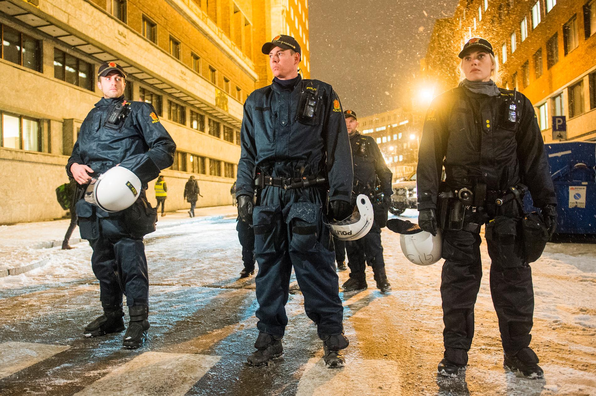 Politiet i Kristiansand overvåker kveldens demonstrasjon, selv om de håper på en rolig markering. Her fra Pegida-demonstrasjon i Oslo. Foto: NTB Scanpix.