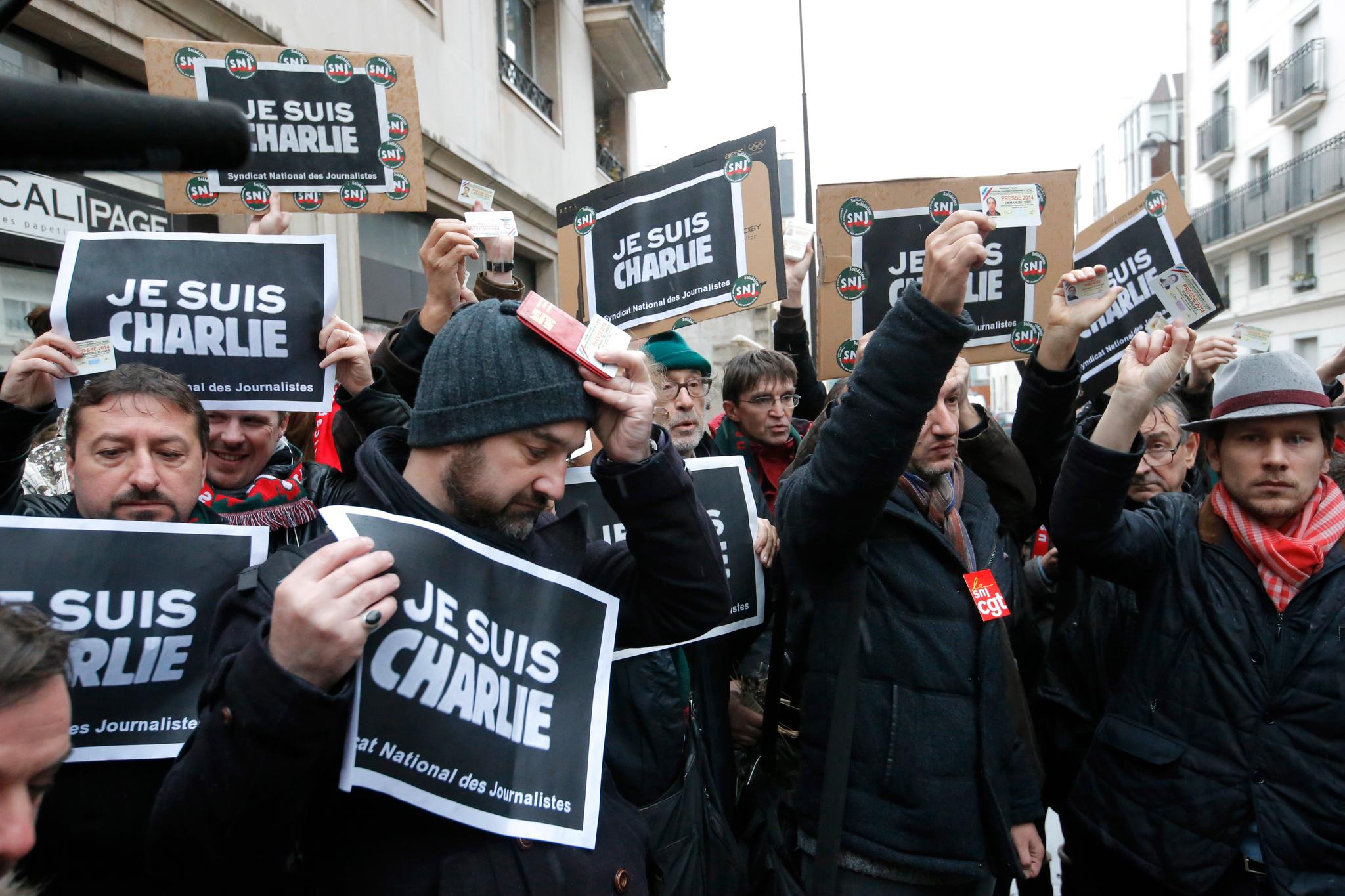 Slagordet «Je suis Charlie» ble raskt et symbol etter angrepet til støtte for ytringsfriheten.