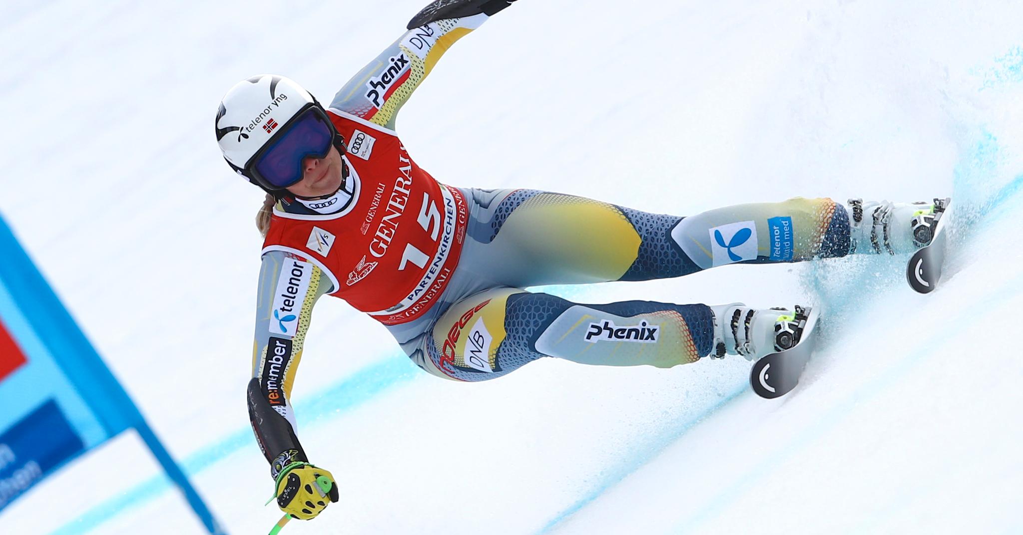 Ragnhild Mowinckel på vei ned til 34. plass i mandagens super-G-renn i Garmisch-Partenkirchen.