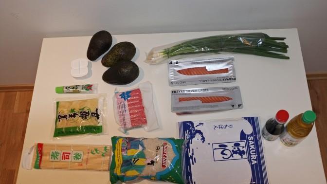 Her er alt du trenger for å lage enkel sushi hjemme. Her er alt du trenger for å lage enkel sushi hjemme. Foto: Damares Stenbakk.