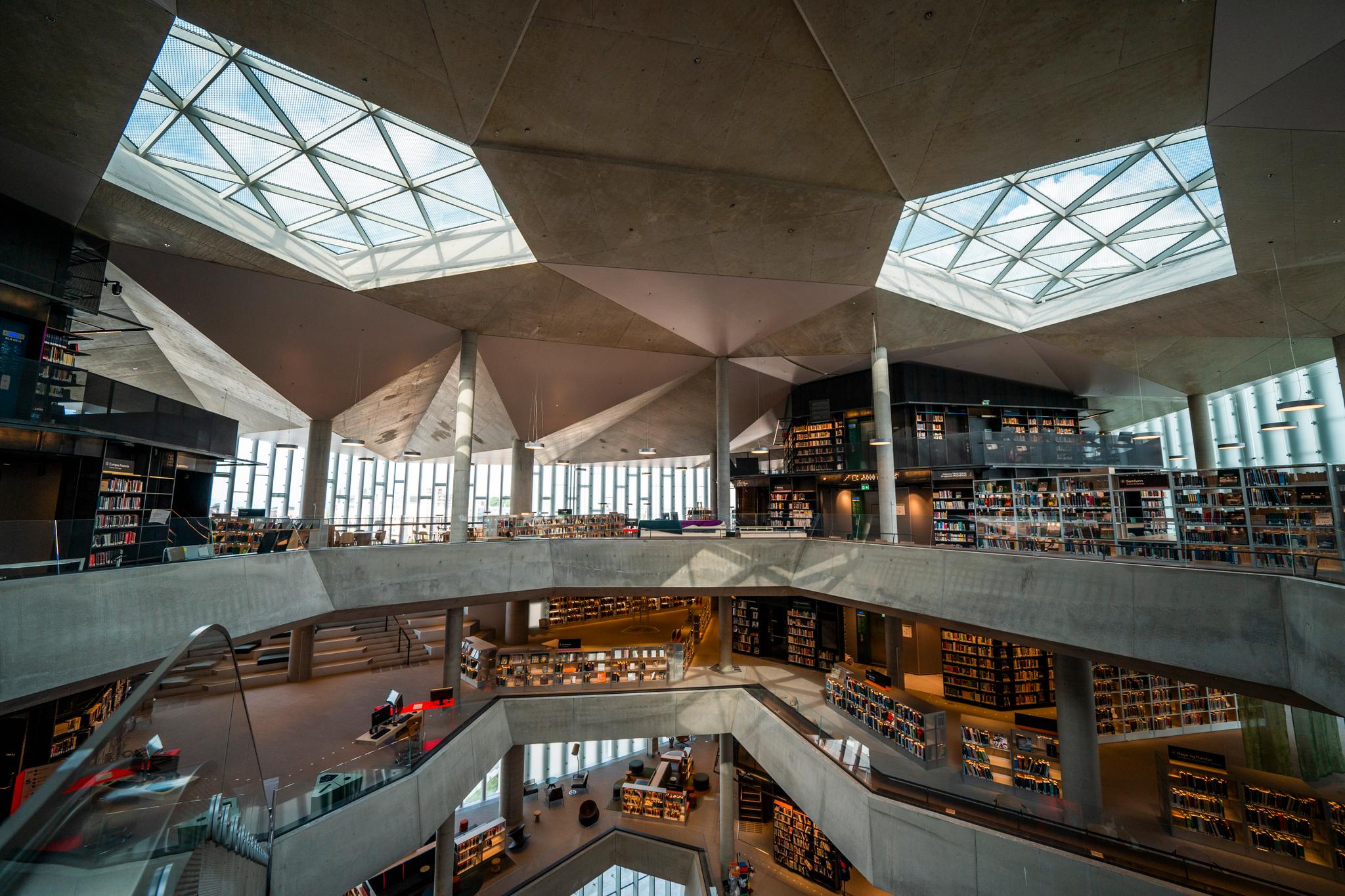 Deichman-biblioteket Bjørvika i Oslo er tildelt den internasjonale bibliotekorganisasjonen IFLAs pris for Årets folkebibliotek 2021. 