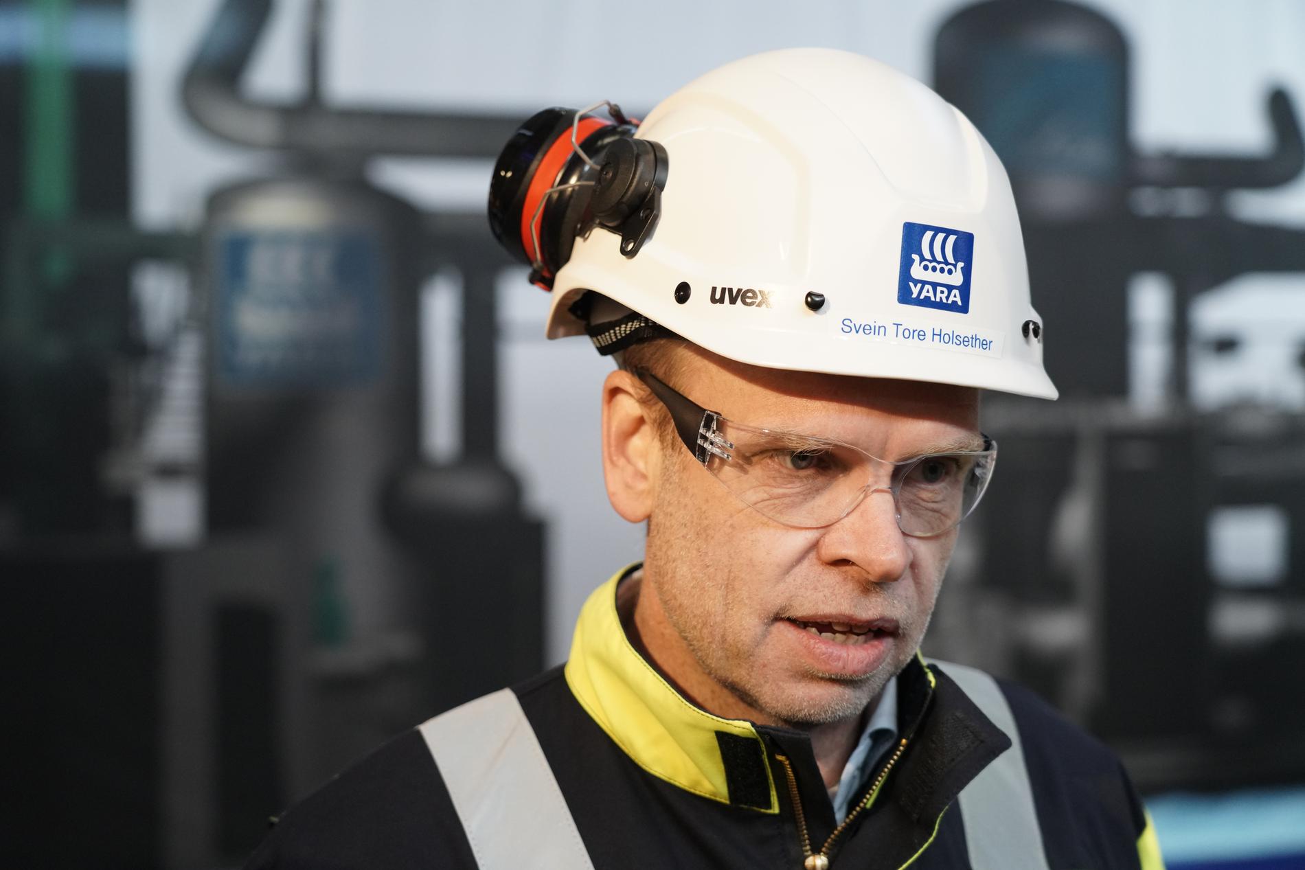 I 2023 tok Yara og konsernsjef Svein Tore Holsether første spadetak for et demonstrasjonsprosjekt for produksjon av grønn ammoniakk i Porsgrunn. Selskapet planlegger å skifte ut bruken av gass med strøm på hele anlegget, og dette vil kreve om lag 4 TWh strøm pr. år.