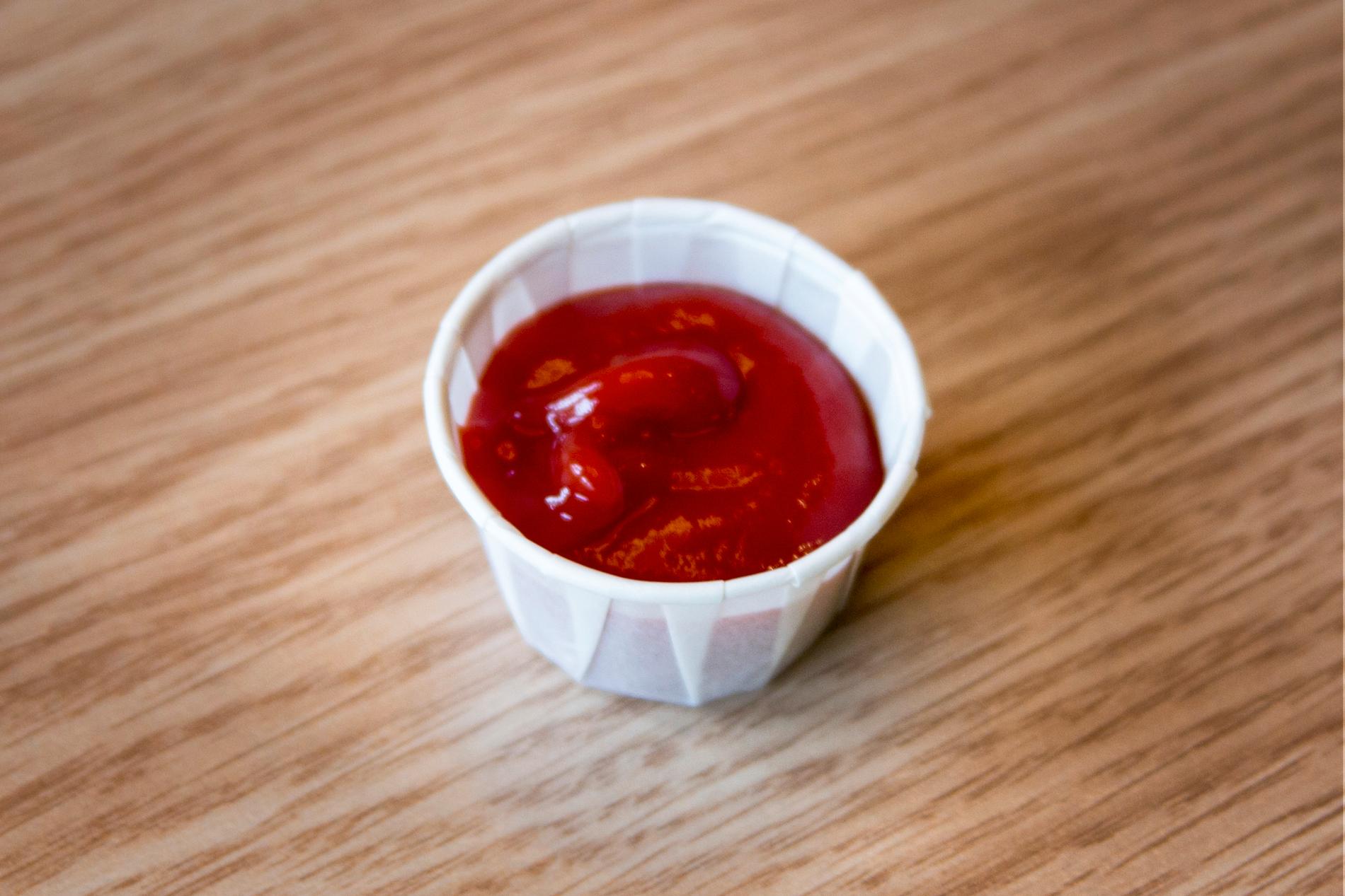 Ketchup-begeret slik det er til vanlig å bruke dem.