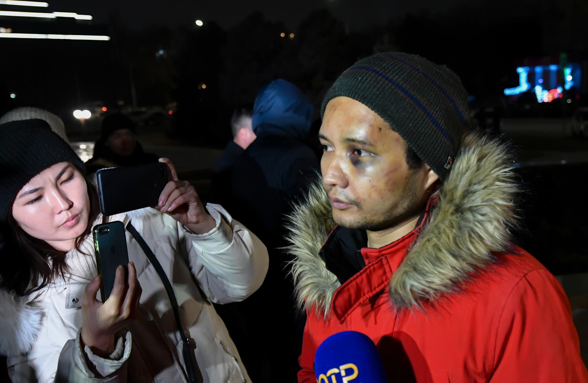 Vikram Ruzakhunov fremsto mørbanket da han kom tilbake til Kirgisistan mandag.