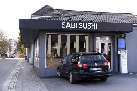 SANDNES: Det er mange take away-kunder på Sabi i Sandnes. Det går noe ut over stemningen inne i restauranten.