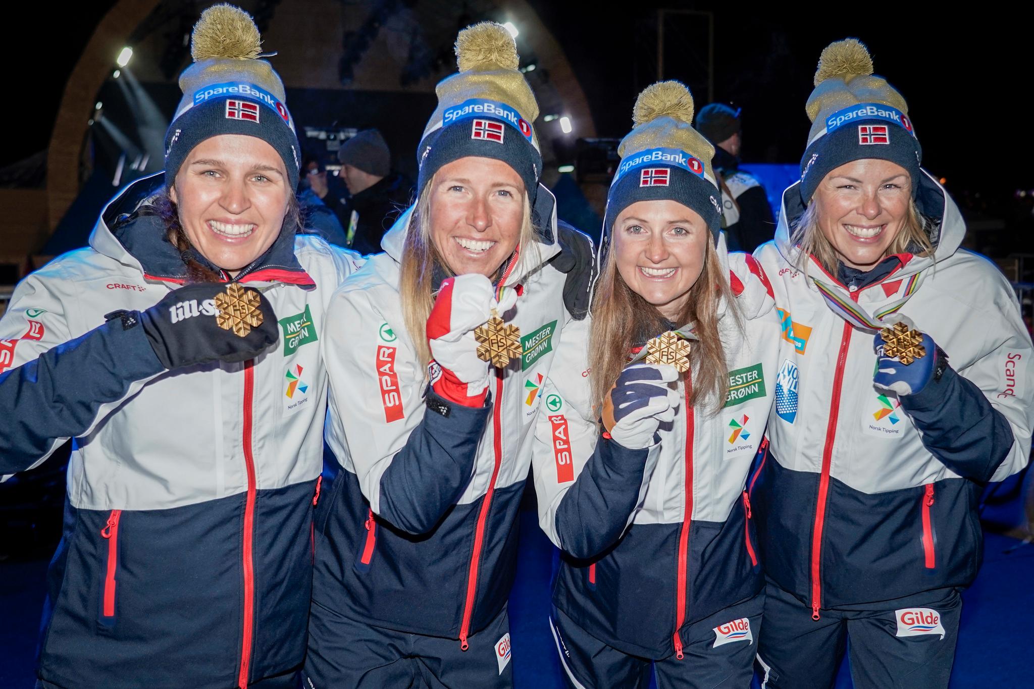  Astrid Øyre Slind, her sammen med Tiril Udnes Weng, Ingvild Flugstad Østberg og Anne Kjersti Kalvå etter stafettgullet under VM i Planica i 2023. Slind tok også individuell bronse på 15 kilometer skibytte i det mesterskapet.