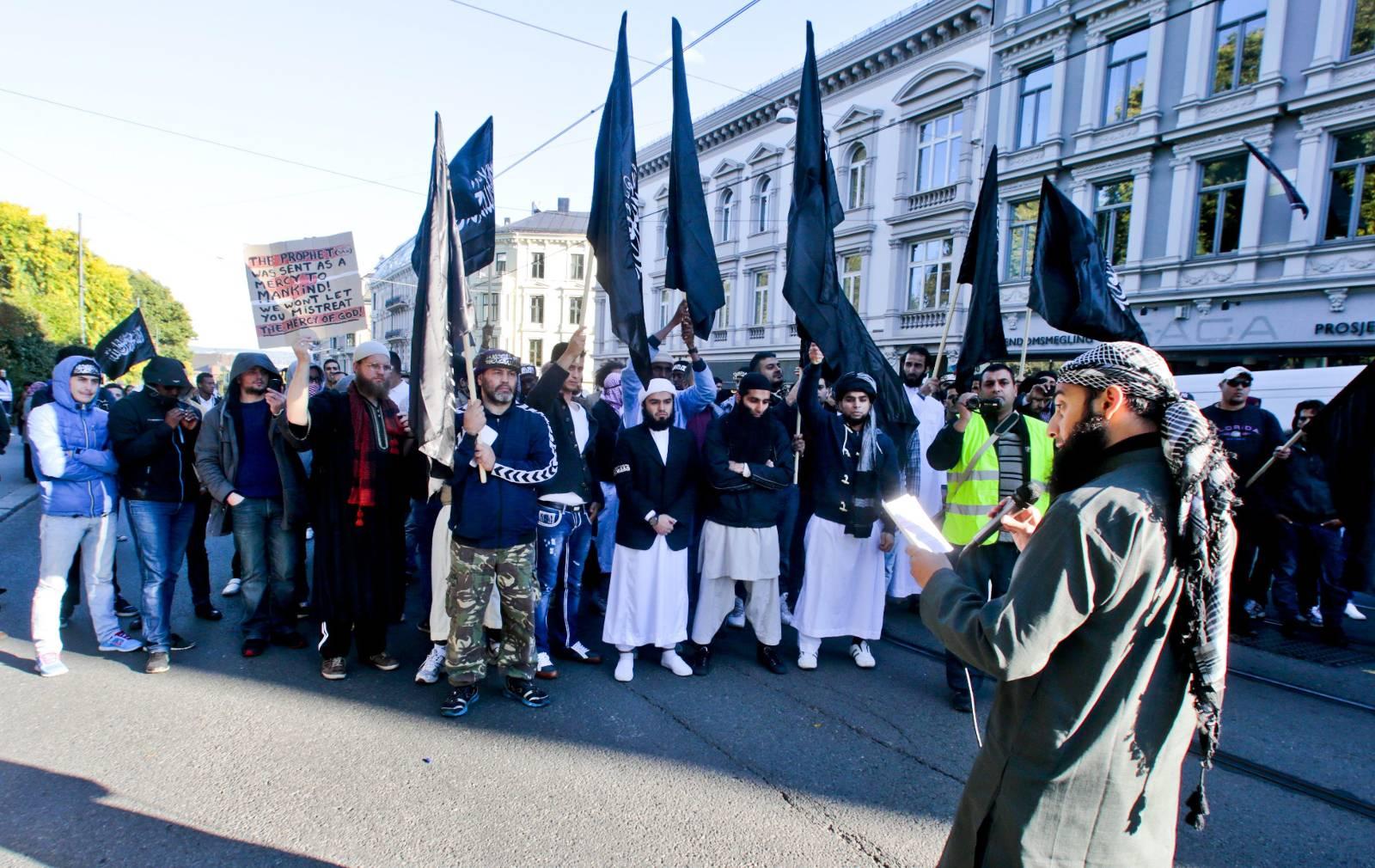 21. september 2012: Profetens Ummah blir for alvor kjent i offentligheten når de demonstrerer foran den amerikanske ambassaden i Oslo. Kort tid senere drar flere til Syria.