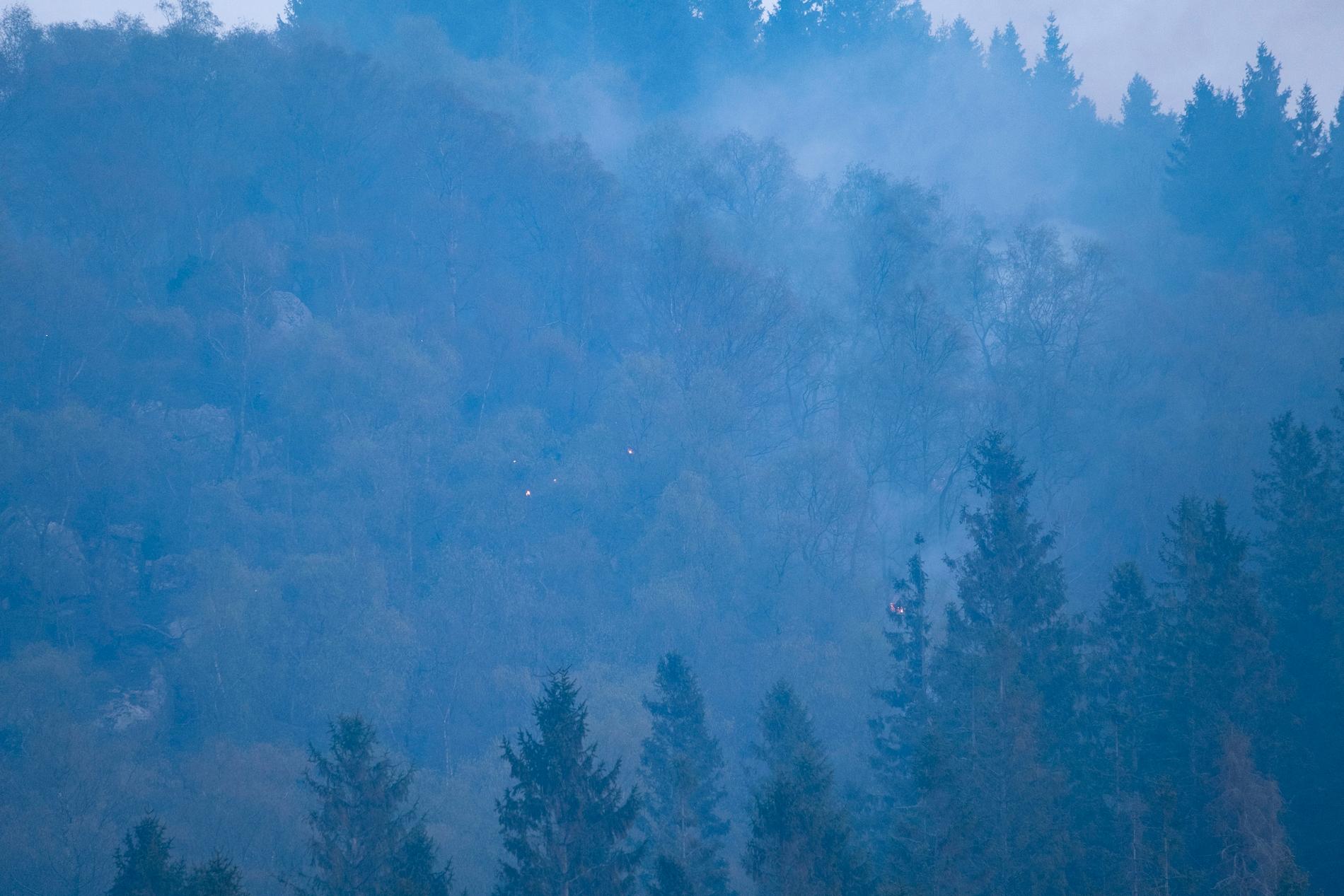 Tykk røyk fra brannen ved Åmot i Sokndal. Foto: Tor Erik Schrøder / NTB scanpix