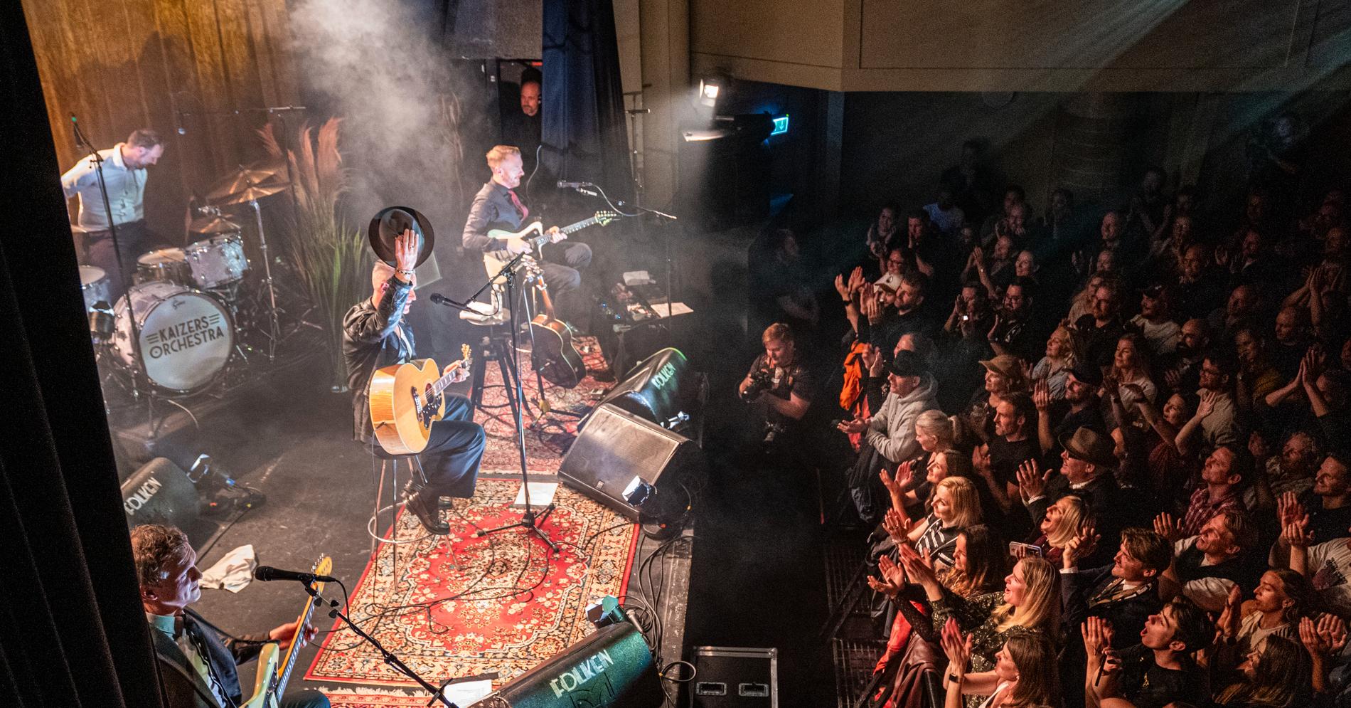Kaizers Orchestra spilte eksklusiv konsert «kun for de nærmeste»