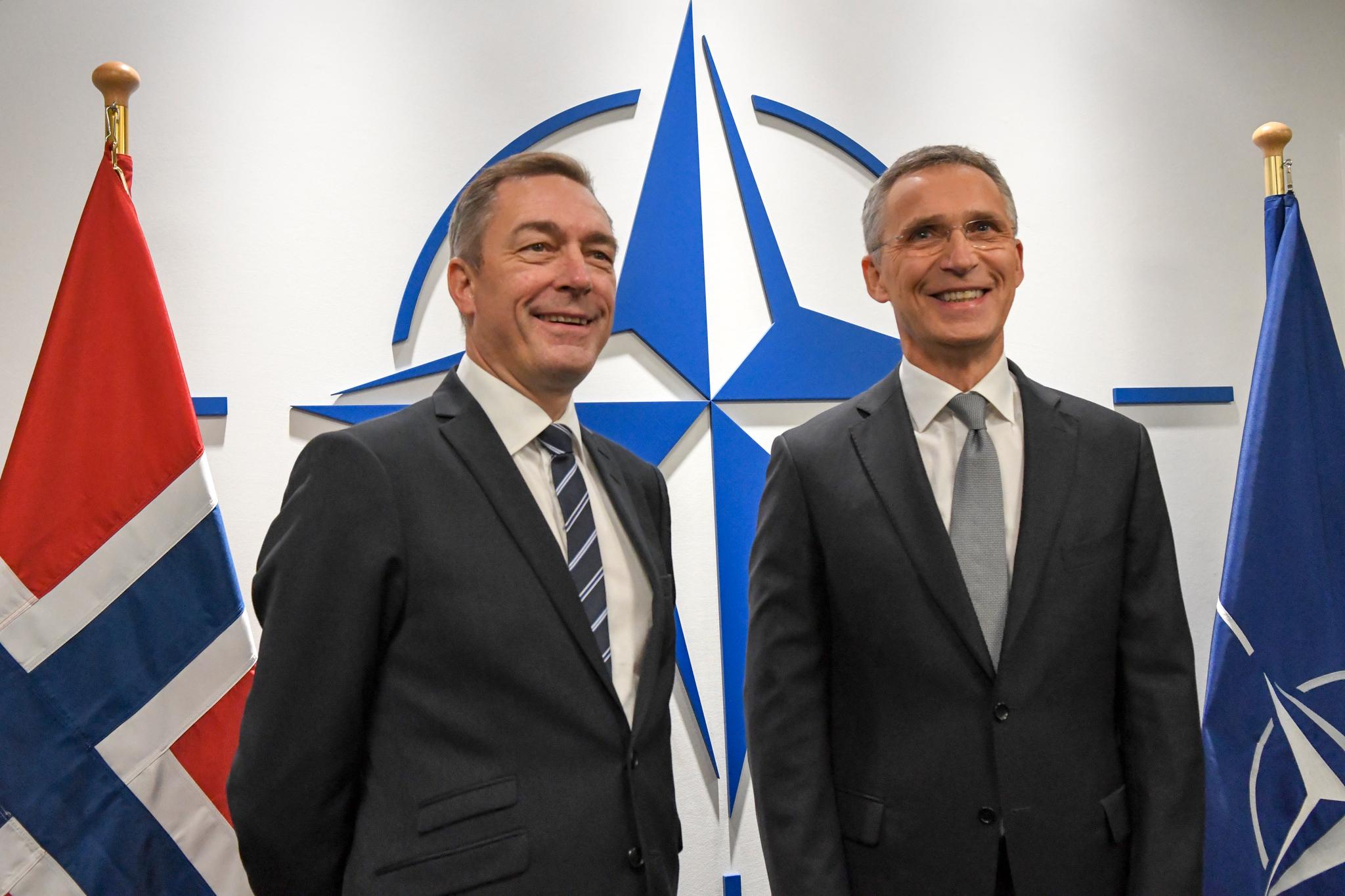  Forsvarsminister Frank Bakke-Jensen hadde et bilateralt møte med NATOs generalsekretær Jens Stoltenberg i forkant av NATOs forsvarsministermøte i Brussel forrige uke. 