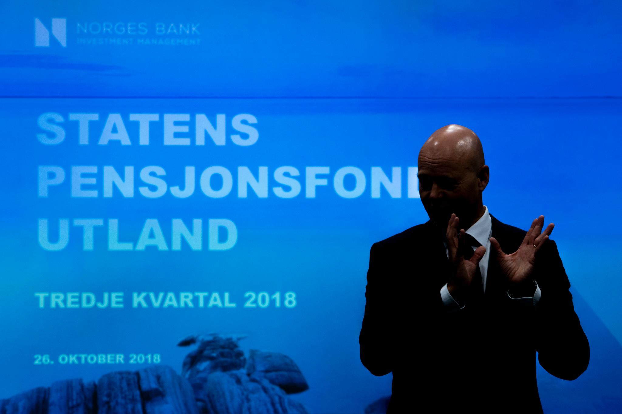 Et regjeringsforslag kan hindre fremtidig bruk av oljefondet i Norge. Bildet viser leder Yngve Slyngstad i Norges Bank Investment Management under en presentasjon i fjor.