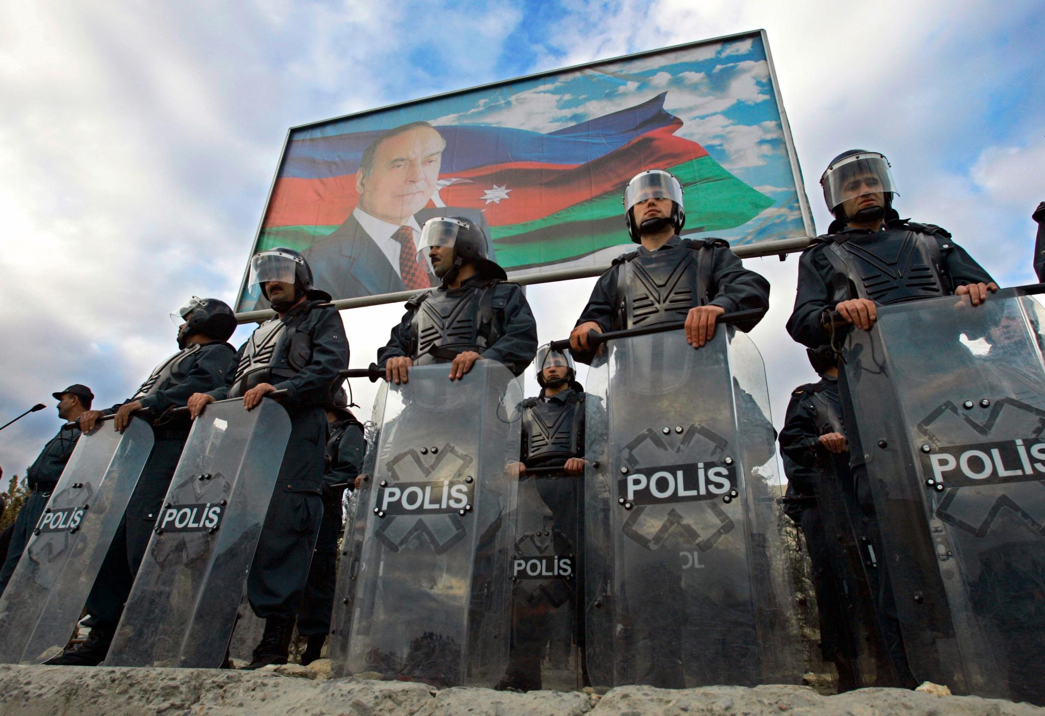 Når det er valg i Aserbajdsjan, utplasseres tusenvis av politimenn for å sikre at opposisjonelle ikke demonstrerer.