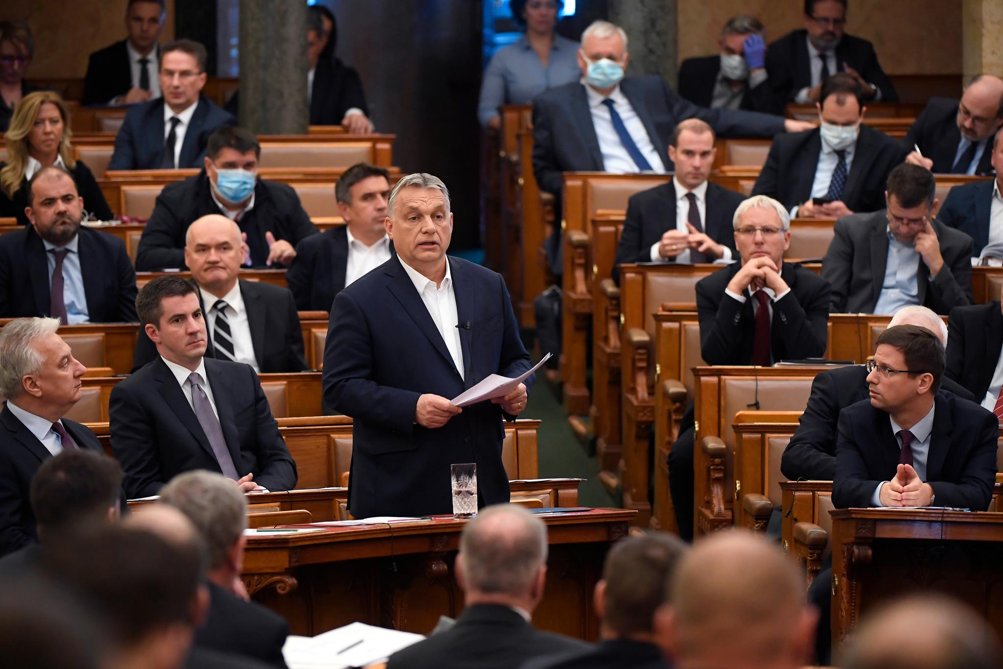 Ungarns president Viktor Orbán ba nasjonalforsamlingen gi ham svært vide fullmakter uten tidsbegrensning. 