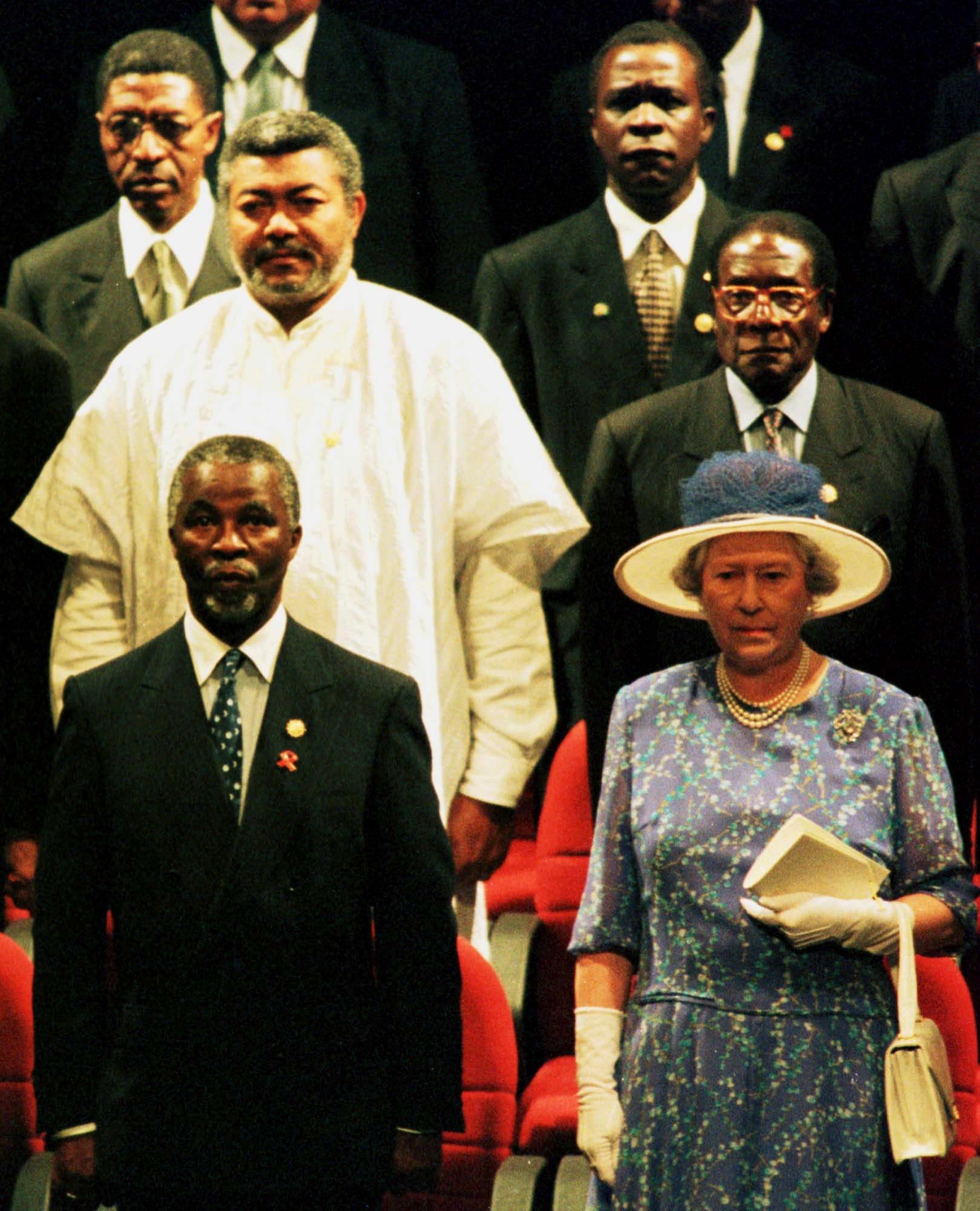 I 1994 mottok Robert Mugabe en riddertittelen fra Storbritannia. 14 år senere trakk dronning Elizabeth tittelen tilbake. 