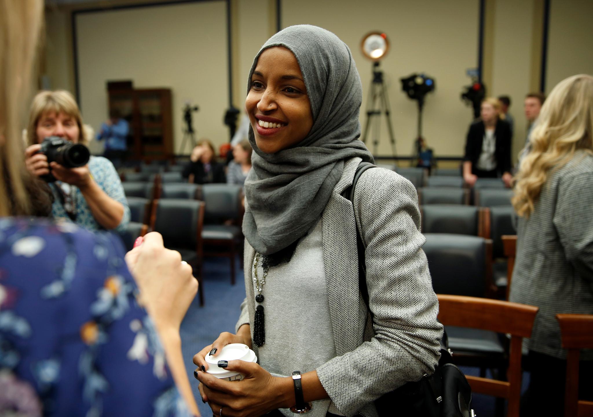 Ilhan Omar kom til USA som somalisk flyktning da hun var barn. Nå skal hun representere Minnesota i Kongressen. 
