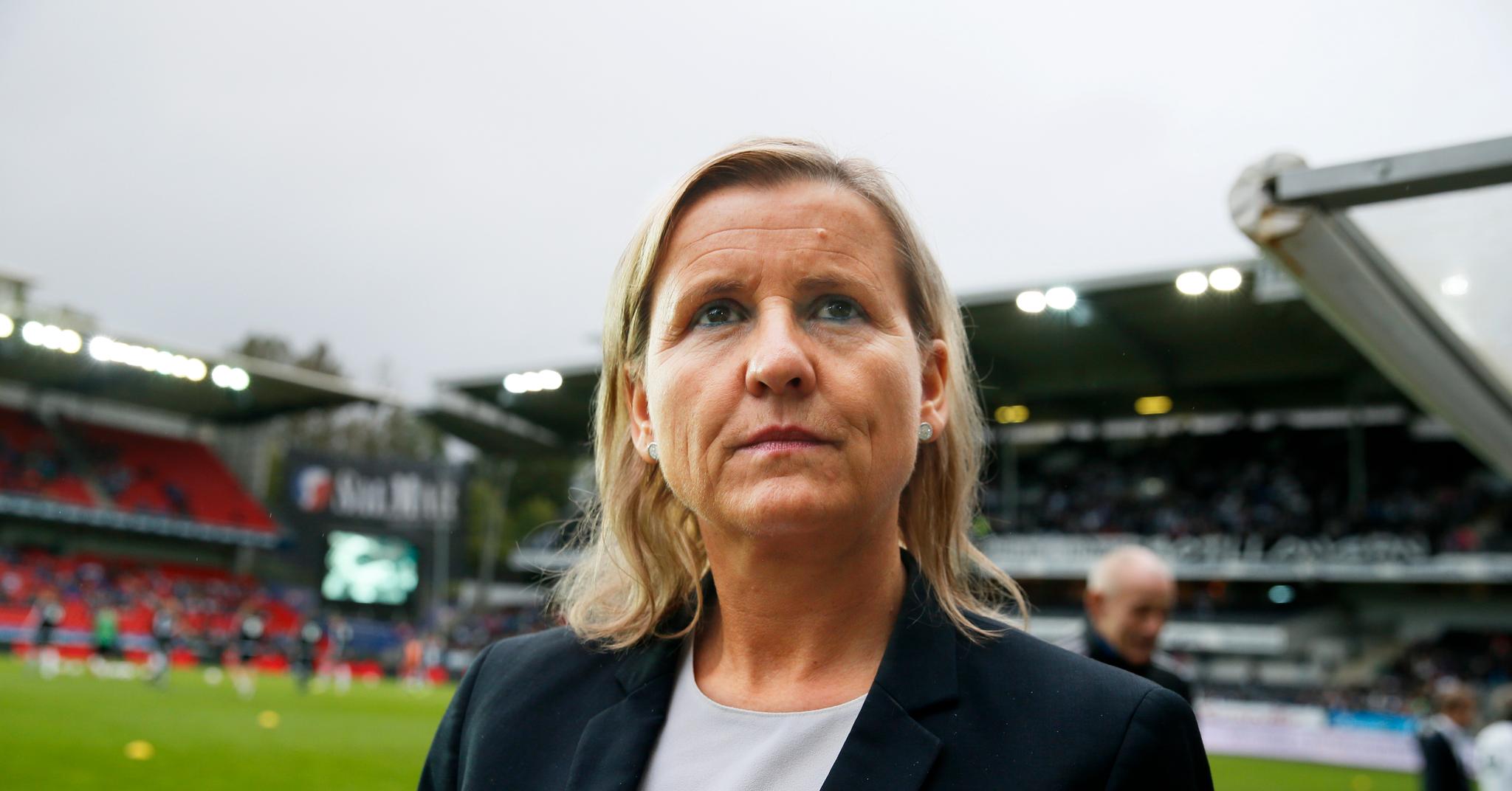 SKJØNNER SPØRSMÅLENE: Daglig leder Tove Moe Dyrhaug sier at Rosenborg ikke har noe imot å bli utfordret på problemstillinger rundt klubbens største stjerne Nicklas Bendtner. 