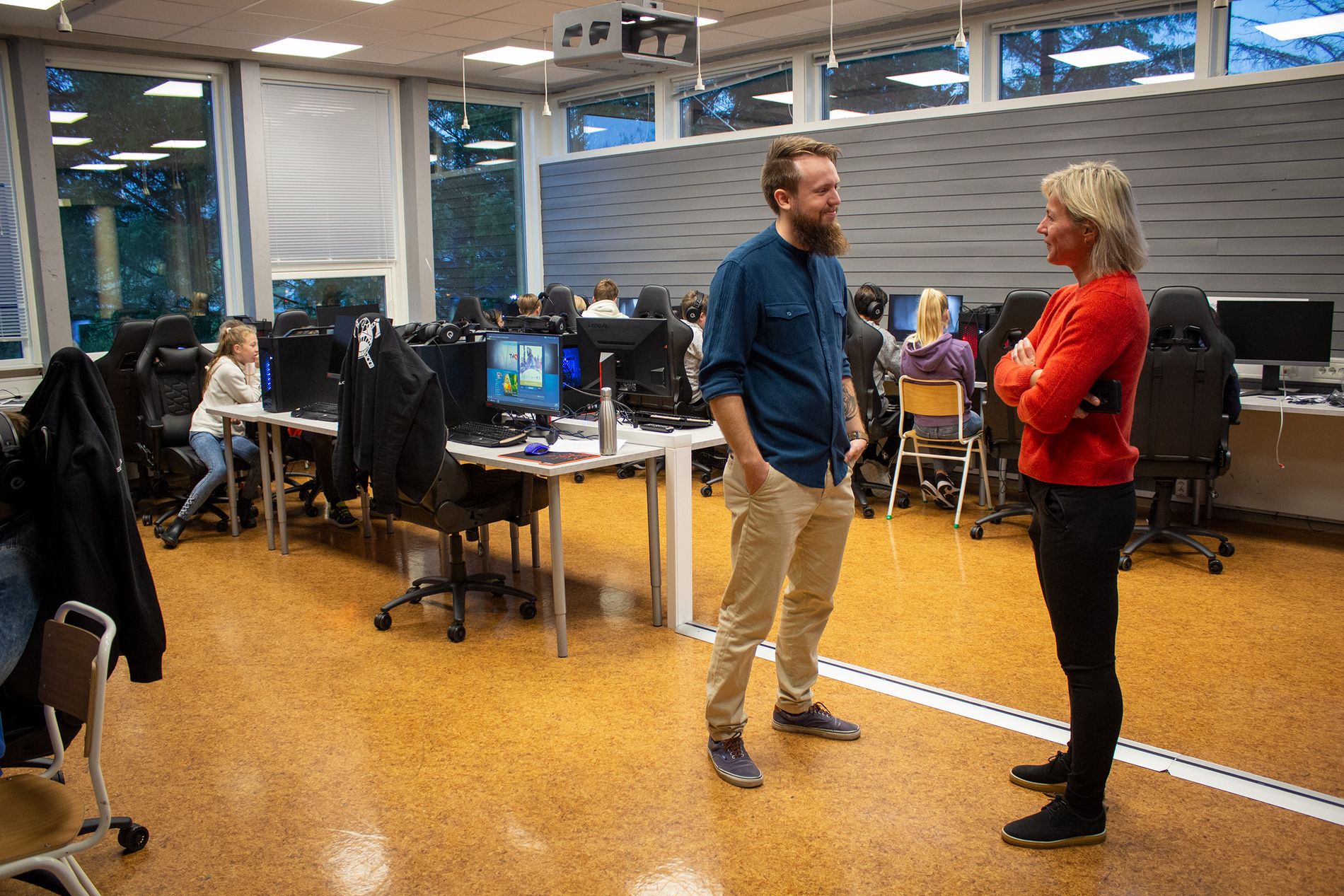 Spillpedagog John Arne Gaard Nilsen har åtte timer med undervisning i uka. Ellers bruker han tiden på å lage undervisningsplaner sammen med andre lærere, som Gunn Kathrin Sjursæther, slik at dataspill kan brukes i undervisningen. 