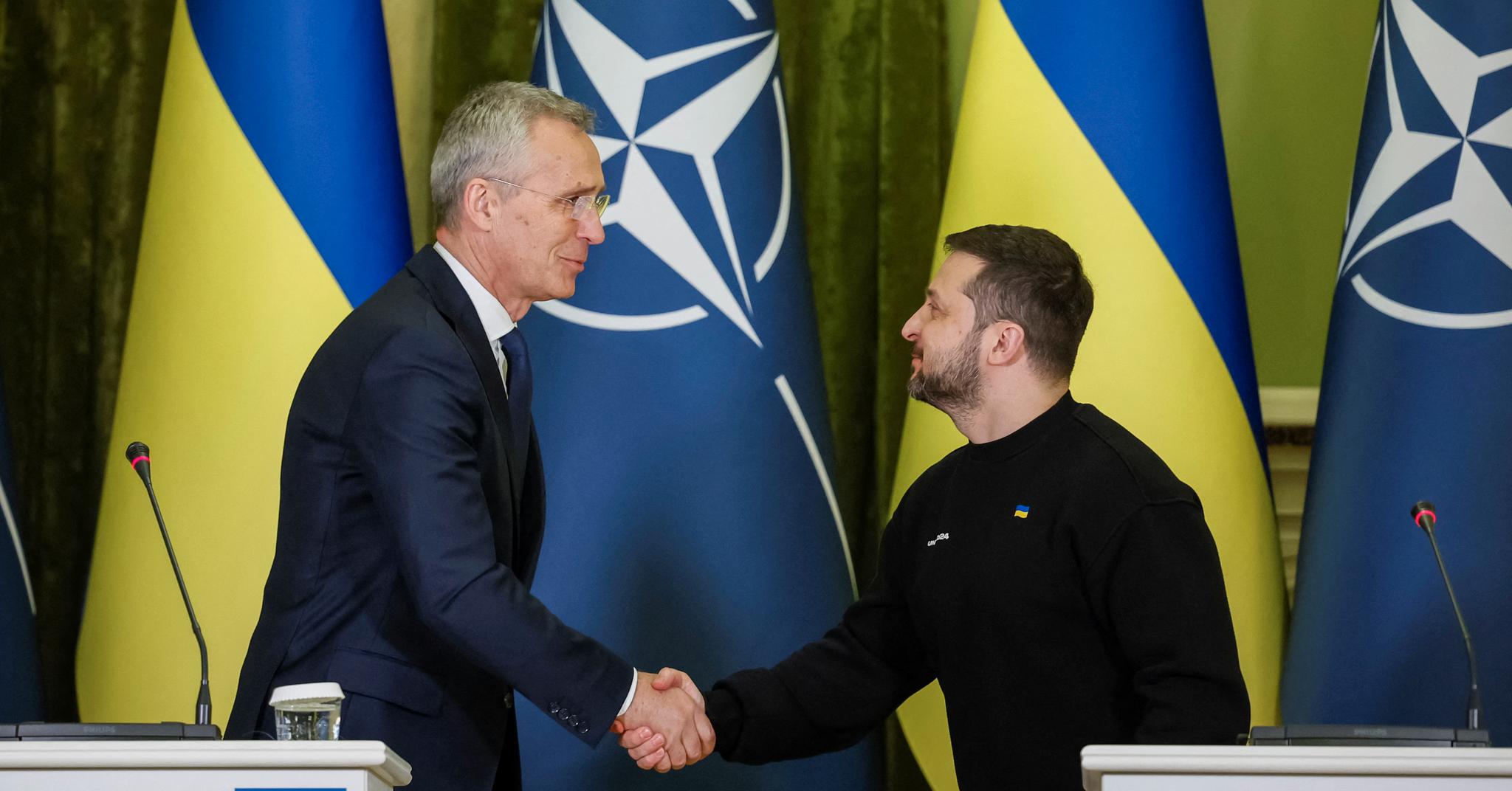 Det er blitt noen samtaler mellom Nato-sjef Jens Stoltenberg og Ukrainas president Volodymyr Zelenskyj. Her i Kyiv 20. april. 
