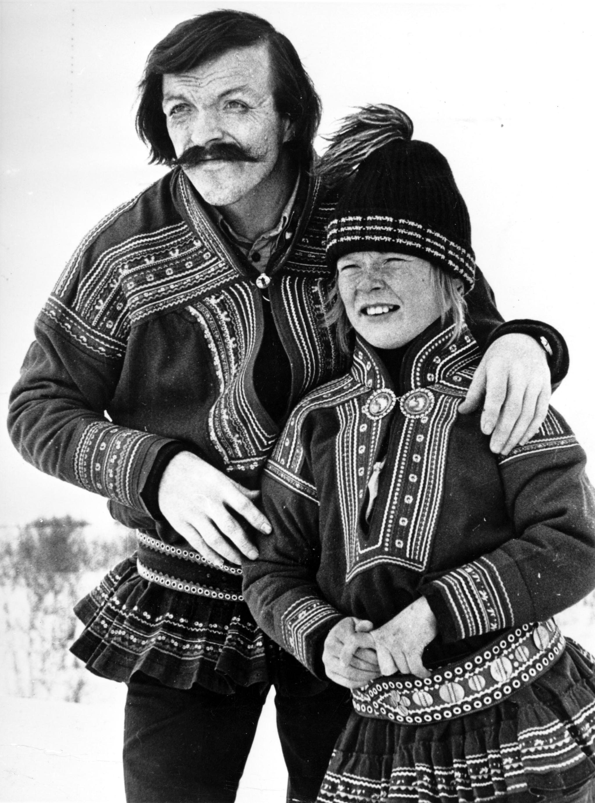 TV-serien «Ante» (NRK). Den samiske gutten Ante ble spilt av Sverre Porsanger, og Nils Utsi spilte hans far. 