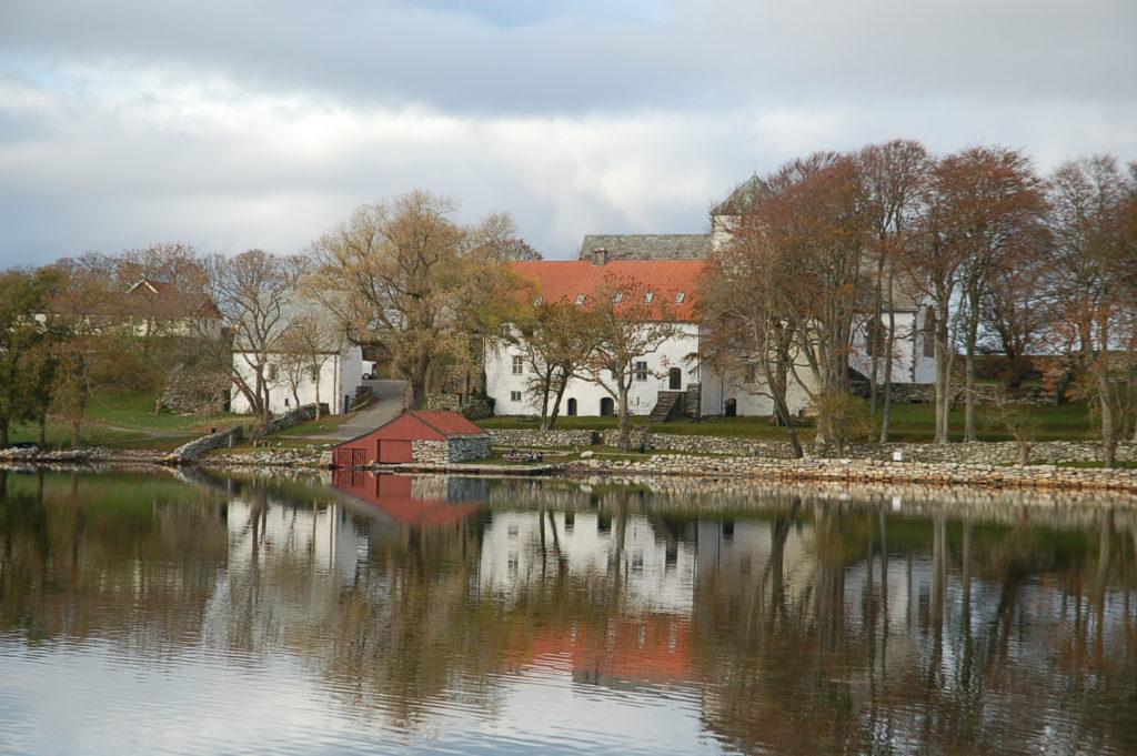Museum Stavanger arrangerer pilegrimsbøn kvar dag i sommar i kyrkja på Utstein Kloster.