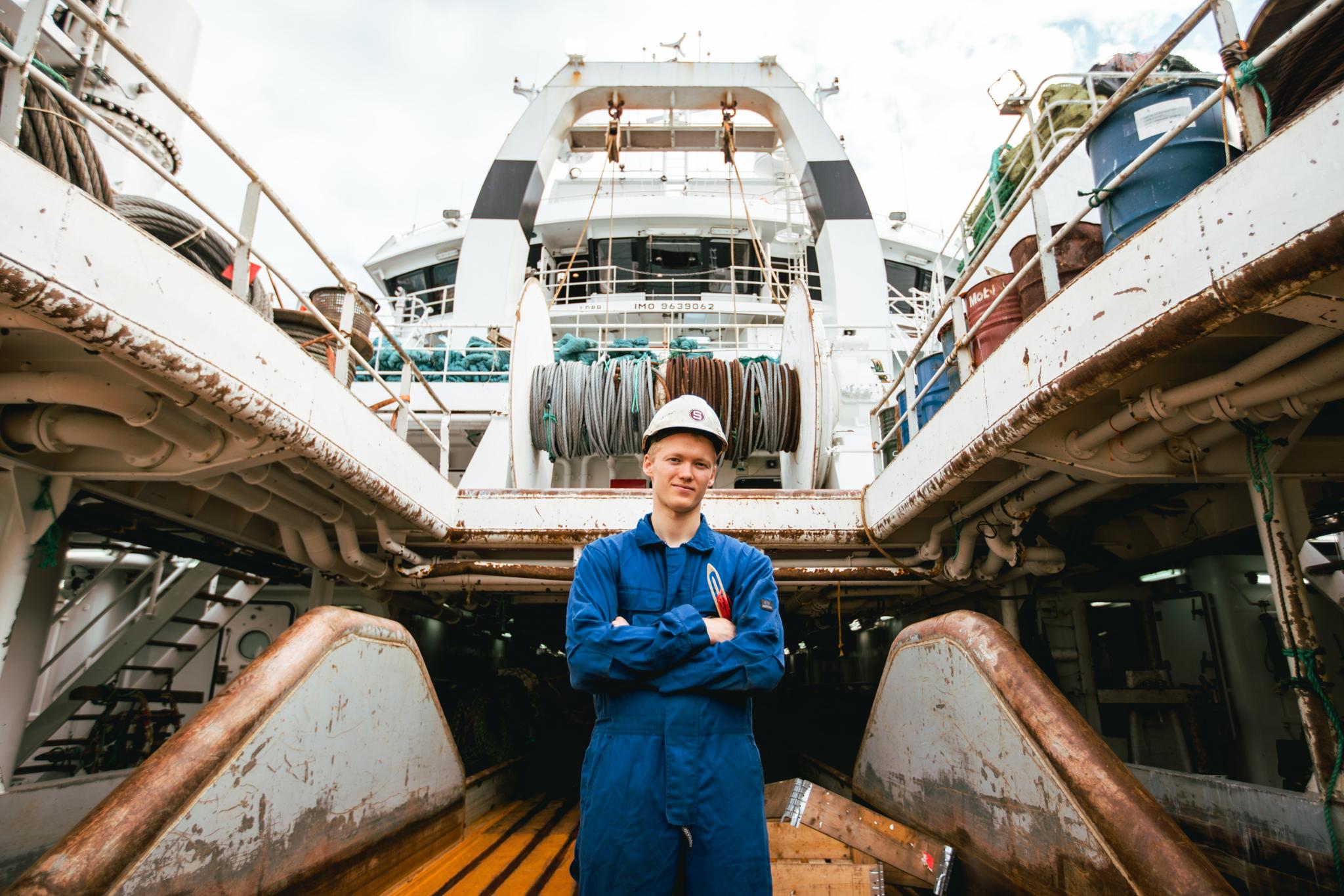 Sander Farstad har fått fast ansettelse om bord på fabrikktråleren Havbryn. Det er den eneste nyansettelsen som rederiet Strand Rederi har gjort i år. – Jeg har vært heldig, sier han.