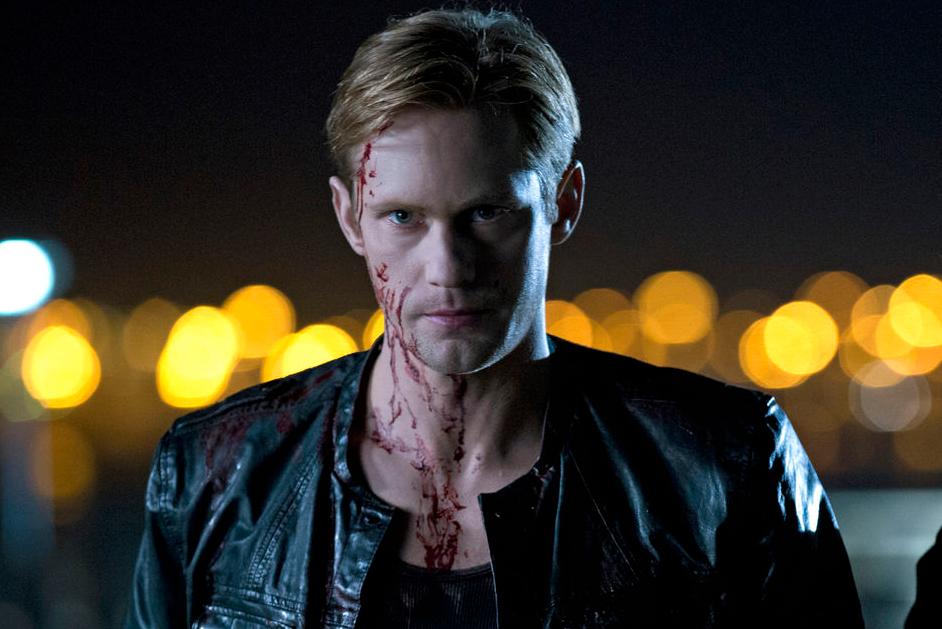 Alexander Skarsgaard fikk sitt store gjennombrudd i tv-serien «True Blood». Nå er en ny versjon på gang.