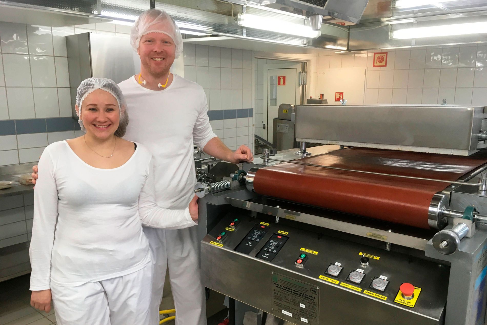  Leticia Rodriguez og ektemannen Eirik Myklebust har startet tacobusiness! Denne maskinen presser ut og steker tortillaene. 