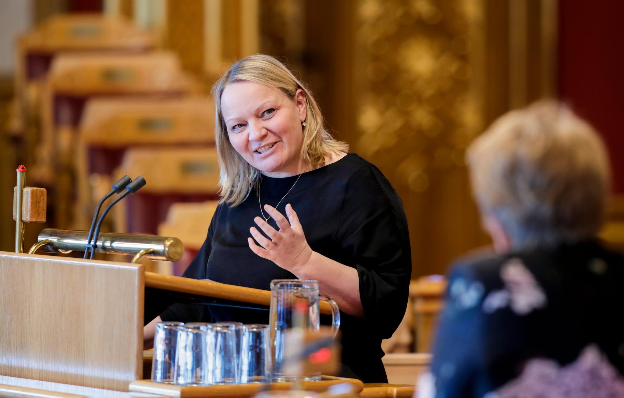 Mona Fagerås bekrefter varsel om skattekrav.