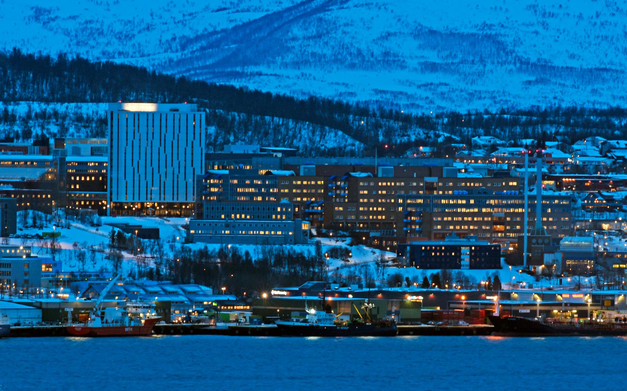 Datatrøbbel stopper operasjoner på sykehuset i Tromsø og de andre poliklinikkene ved Universitetssykehuset i Nord-Norge.