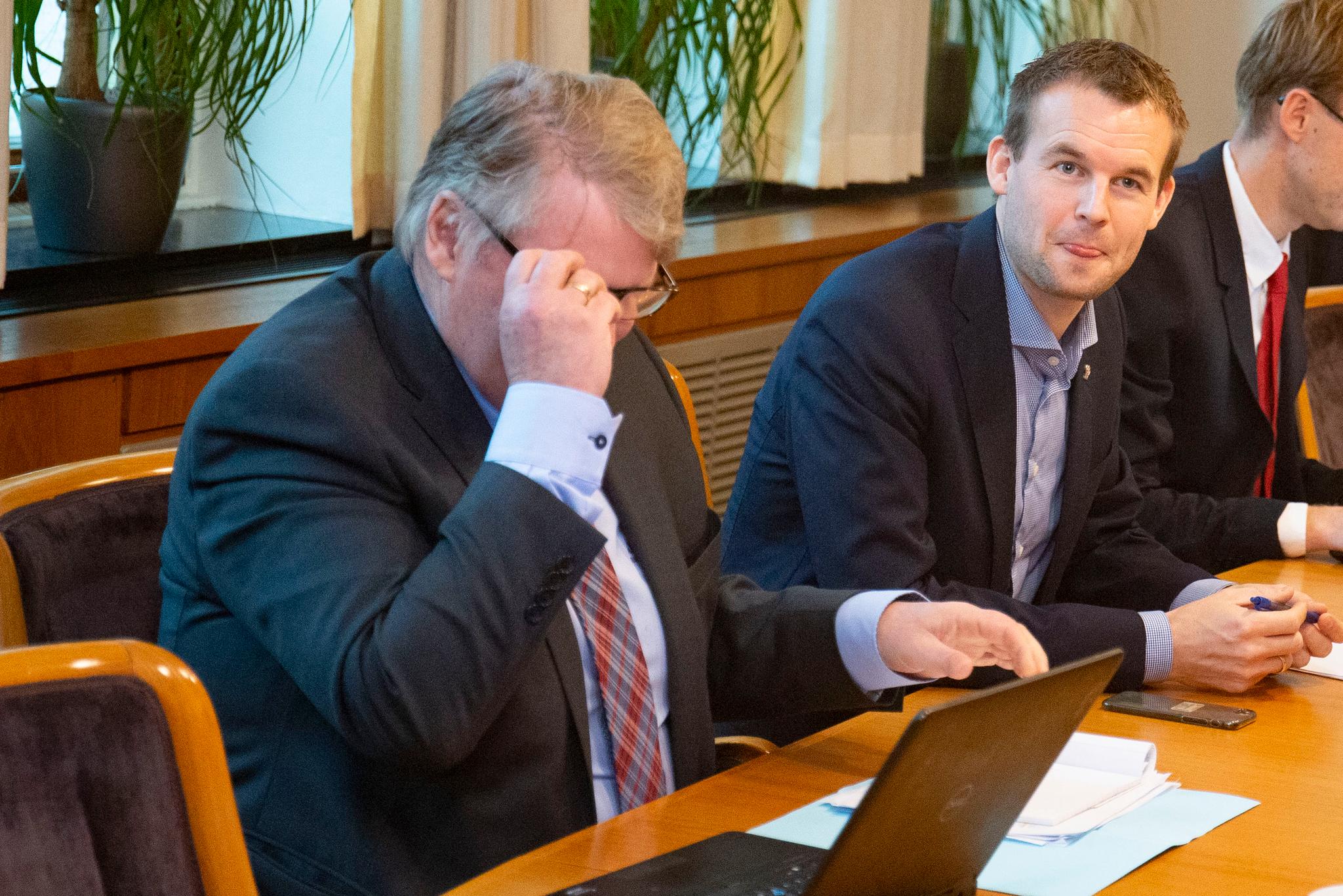 Parlamentarisk nestleder i KrF, Hans Fredrik Grøvan (t.v.) og KrF-nestleder og finanspolitisk talsmann, Kjell Ingolf Ropstad, før en ny runde med budsjettforhandlinger tidligere denne uken. 