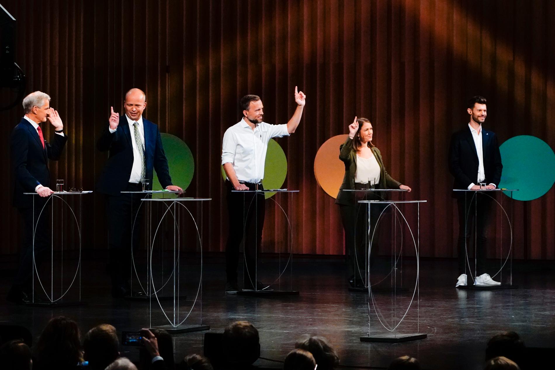 NRK holdt fredag den avsluttende partilederdebatten før mandagens valg. Fra venstre: Jonas Gahr Støre (Ap), Trygve Slagsvold Vedum (Sp), Audun Lysbakken (SV), Une Aina Bastholm (MDG) og Bjørnar Moxnes (Rødt). 