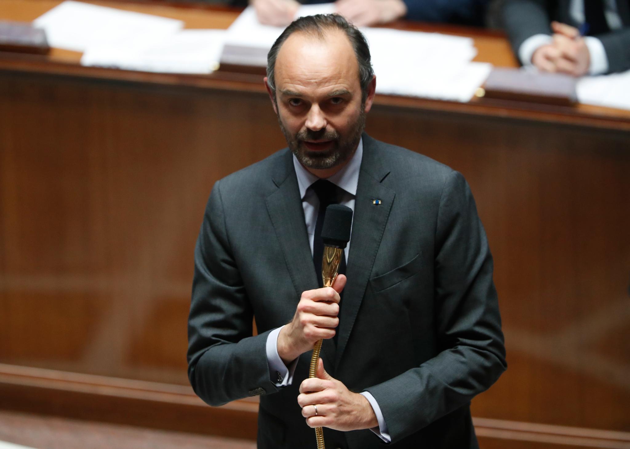 Frankrikes statsminister Édouard Philippe kunngjorde onsdag at den varslede økningen av drivstoffutgifter er tatt ut av budsjettet for 2019.