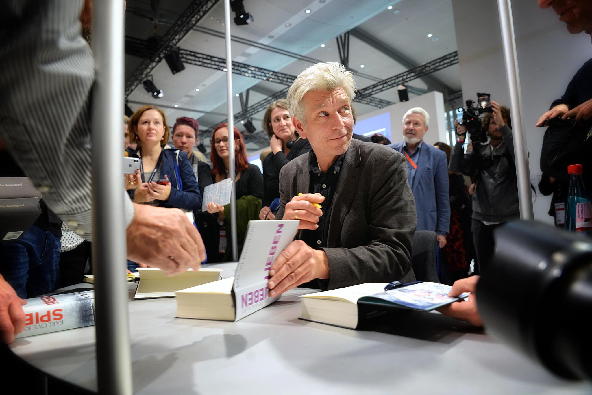 Karl Ove Knausgaard fikk mye oppmerksomhet under bokmessen i Frankfurt forrige uke.