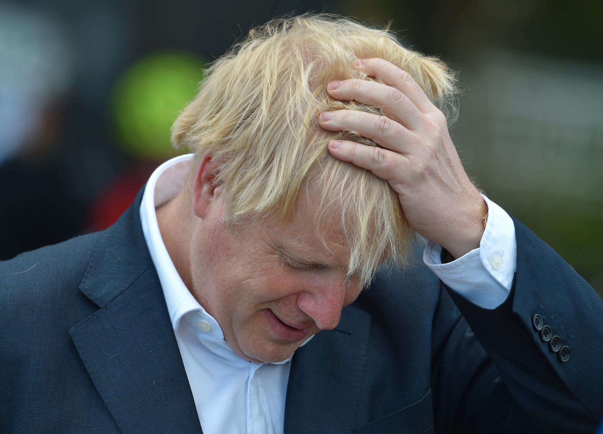 Problemene hoper seg opp for Boris Johnson. Nå er det migrant-ankomstene til Dover som bekymrer den britiske statsministeren.